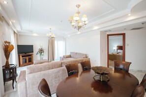 Executive Suite, Jetted Tub, Sea View