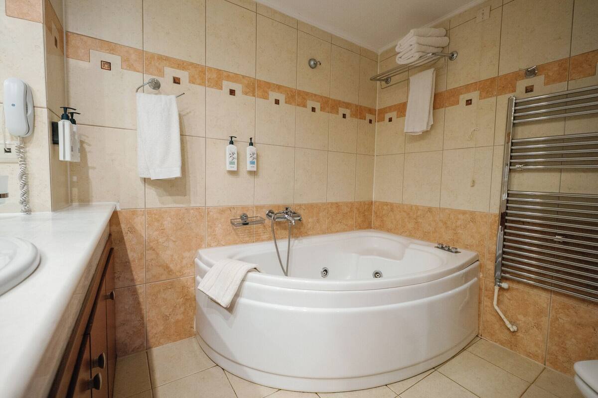 executive suite, jetted tub, sea view | bathroom | bathtub, jetted bath, free toiletries, hair dryer