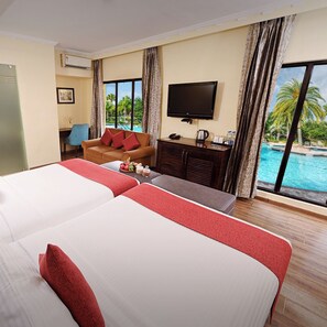 Màn/rèm cản sáng, phòng cách âm, bàn ủi/dụng cụ ủi quần áo 