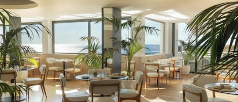 2 restaurantes; se sirven cenas