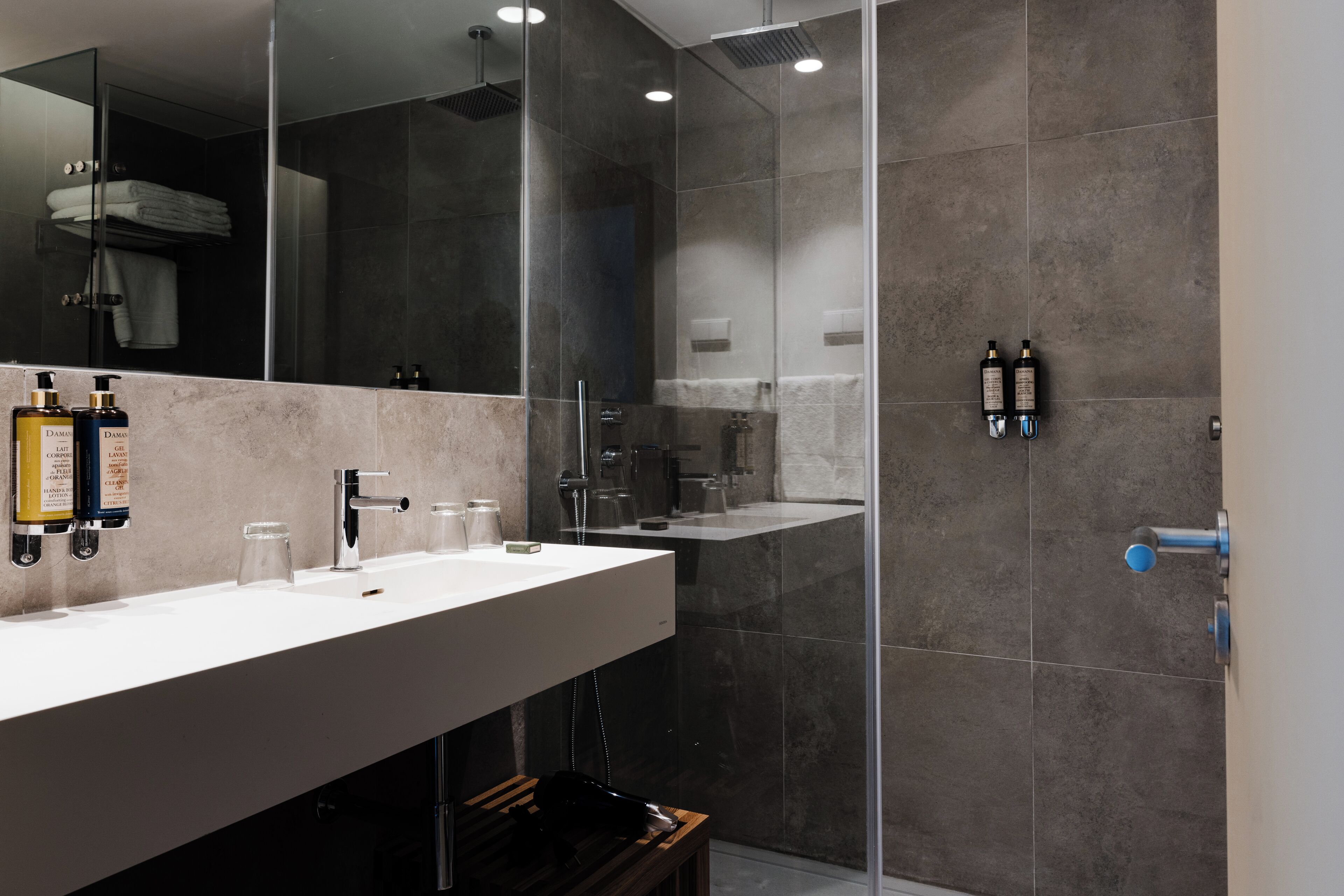 mini, land view | bathroom | shower, free toiletries, hair dryer, bidet