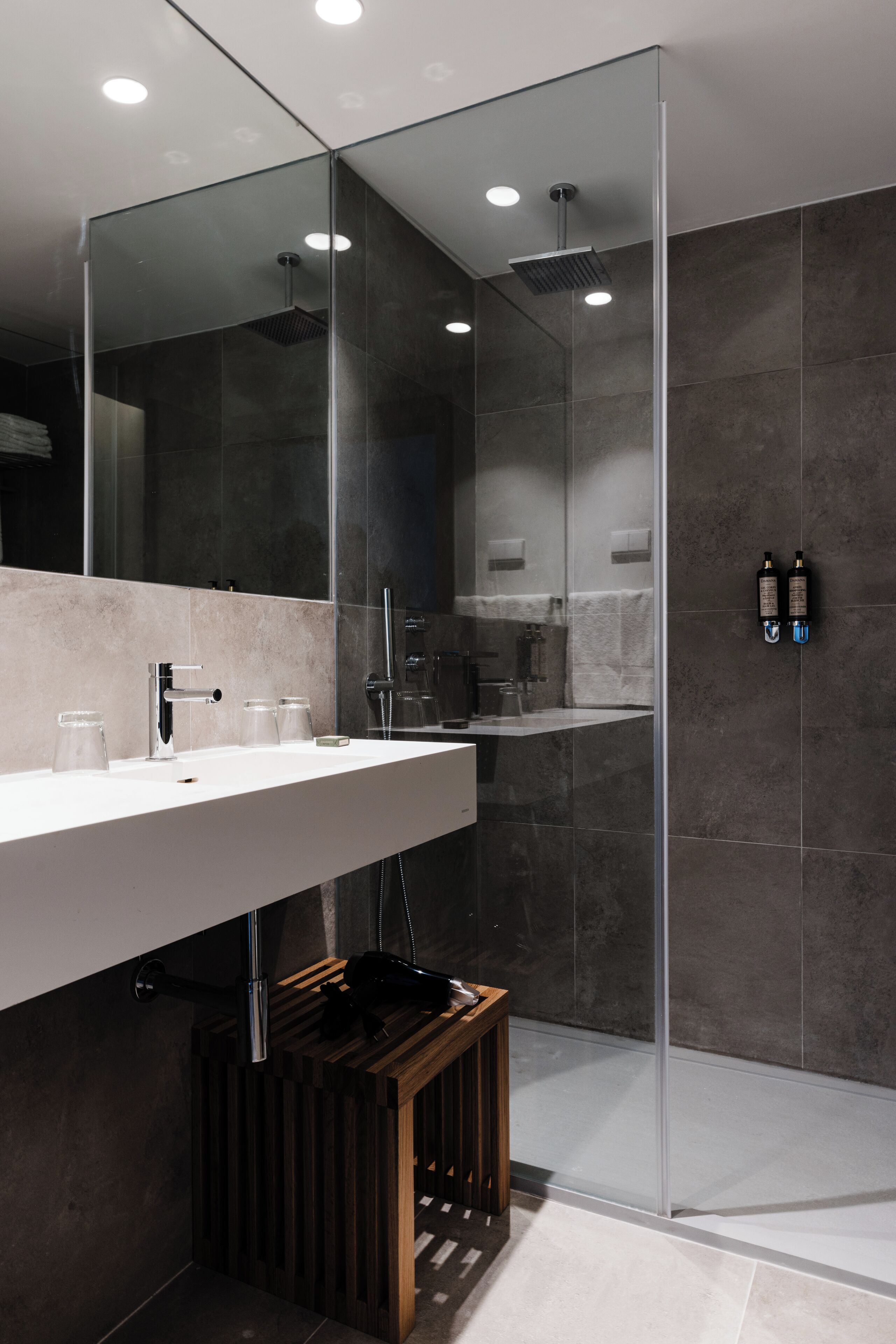 mini, land view | bathroom | shower, free toiletries, hair dryer, bidet