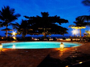 Outdoor pool, pool umbrellas - Privillage Praia Pousada de Charme (Porto Seguro)