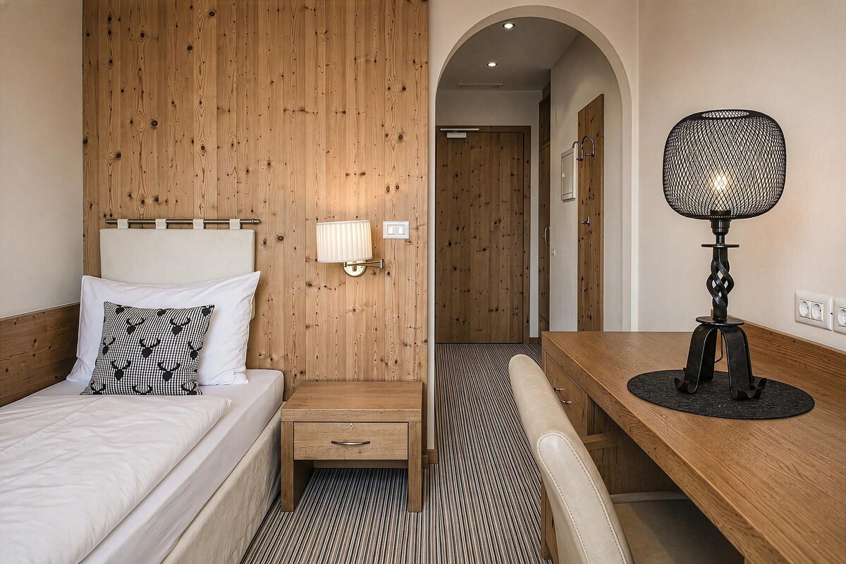 Standard Single Room, Non Smoking | Premium bedding, minibar, in-room safe, blackout curtains