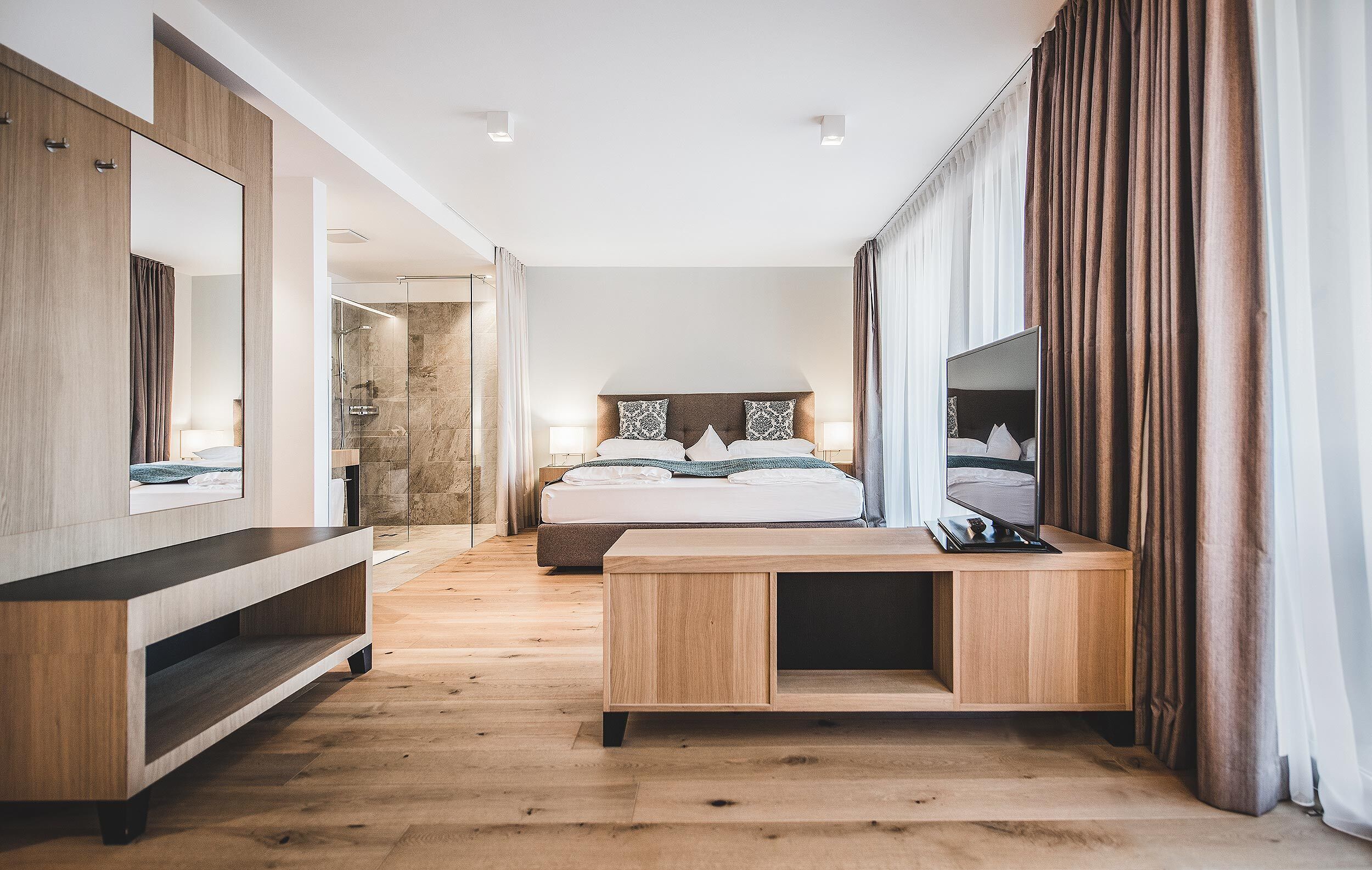 슈피리어 더블룸 | 고급 침구, 미니바, 객실 내 금고, 암막 커튼