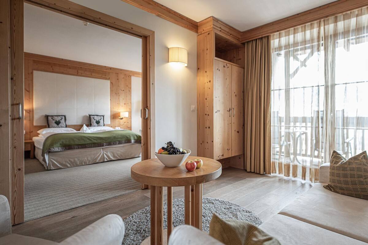 Suíte conforto, 1 cama de casal e sofá-cama | Roupas de cama premium, frigobar, cofres nos quartos, cortinas blackout