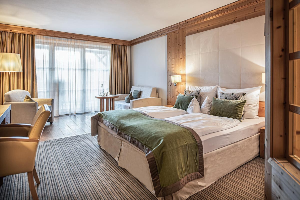 Suíte estúdio júnior, 1 cama de casal e sofá-cama | Roupas de cama premium, frigobar, cofres nos quartos, cortinas blackout