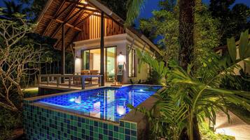 Villa, 1 cama de matrimonio grande (Pool) | Caja fuerte, espacio para trabajar con un portátil, cortinas opacas