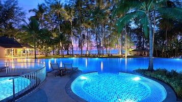 Outdoor pool, pool umbrellas, sun loungers