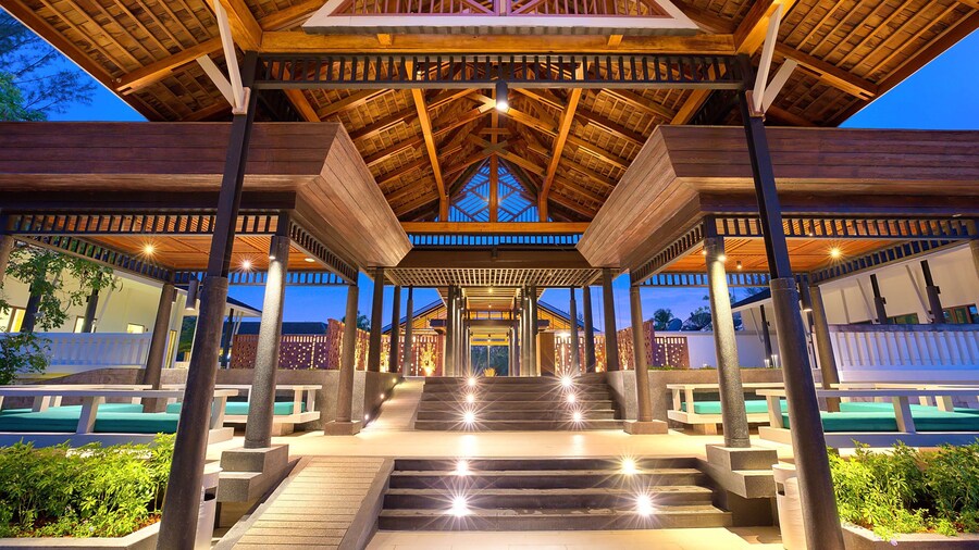 OUTRIGGER Khao Lak Beach Resort
