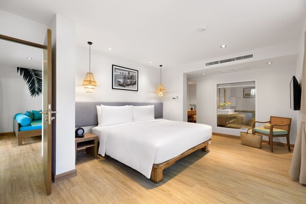 Suite Premier, 1 Tempat Tidur King (Garden) | Brankas, ruang kerja ramah laptop, dan tirai kedap cahaya