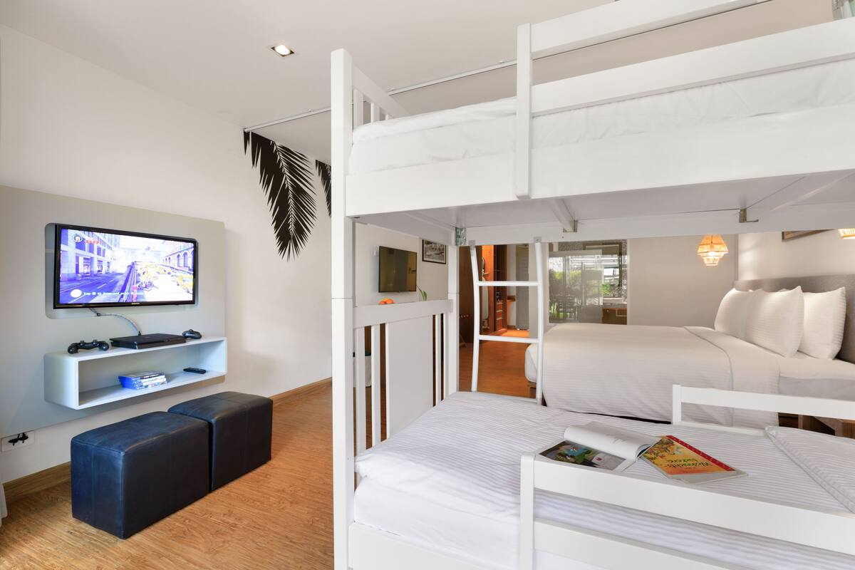 family room, 1 king bed, terrace (garden) | 1 bedroom, minibar, in-room safe, laptop workspace