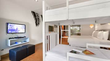 Family Room, 1 King Bed, Terrace (Garden)