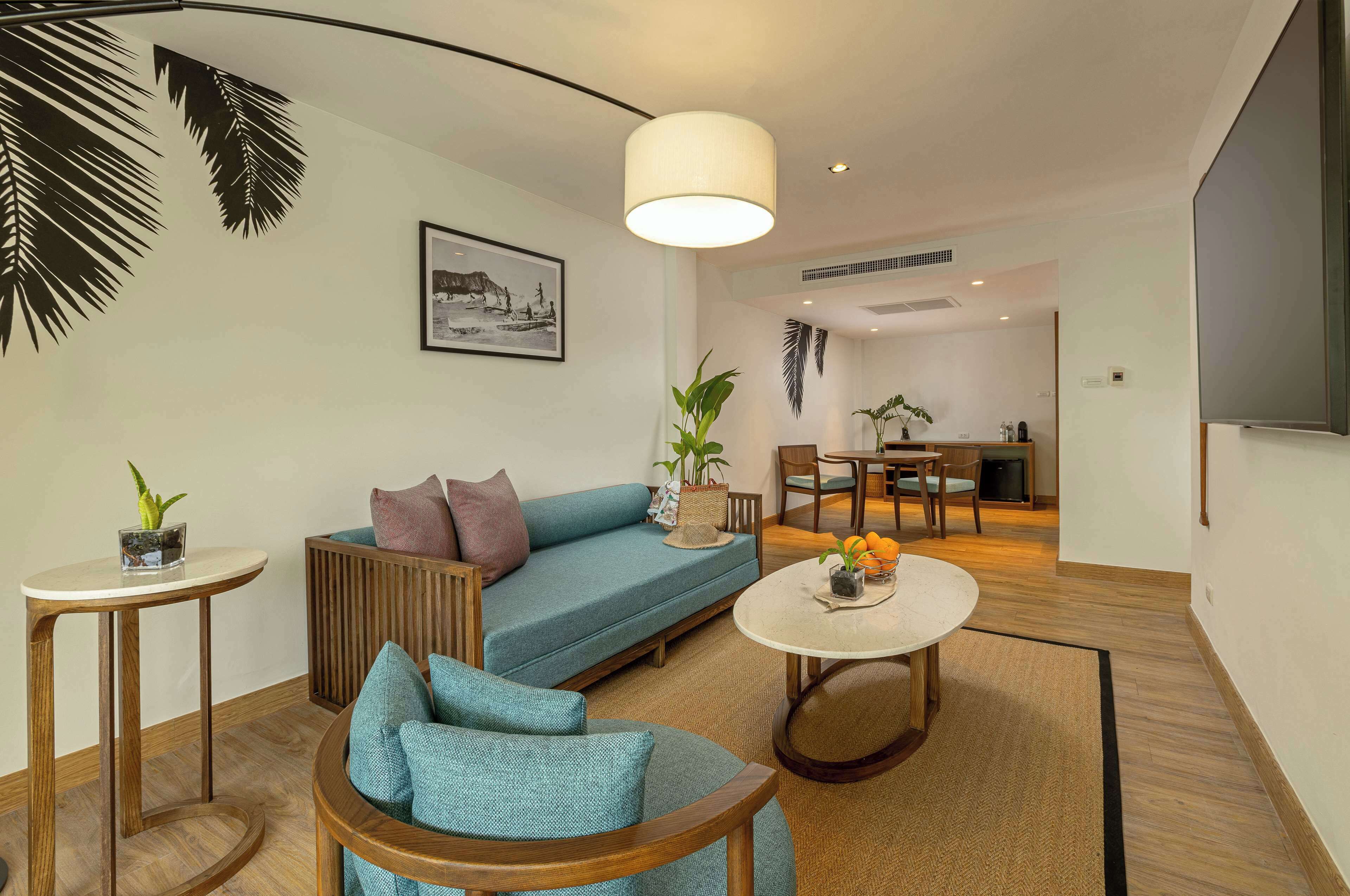 Deluxe Suite, 1 King Bed (Garden)