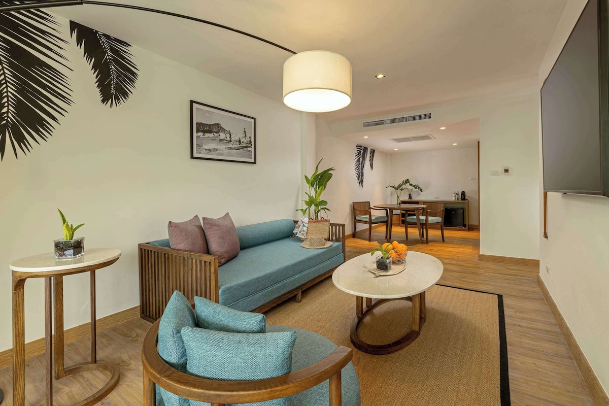 Deluxe Suite, 1 King Bed (Garden) | In-room safe, laptop workspace, blackout drapes, iron/ironing board