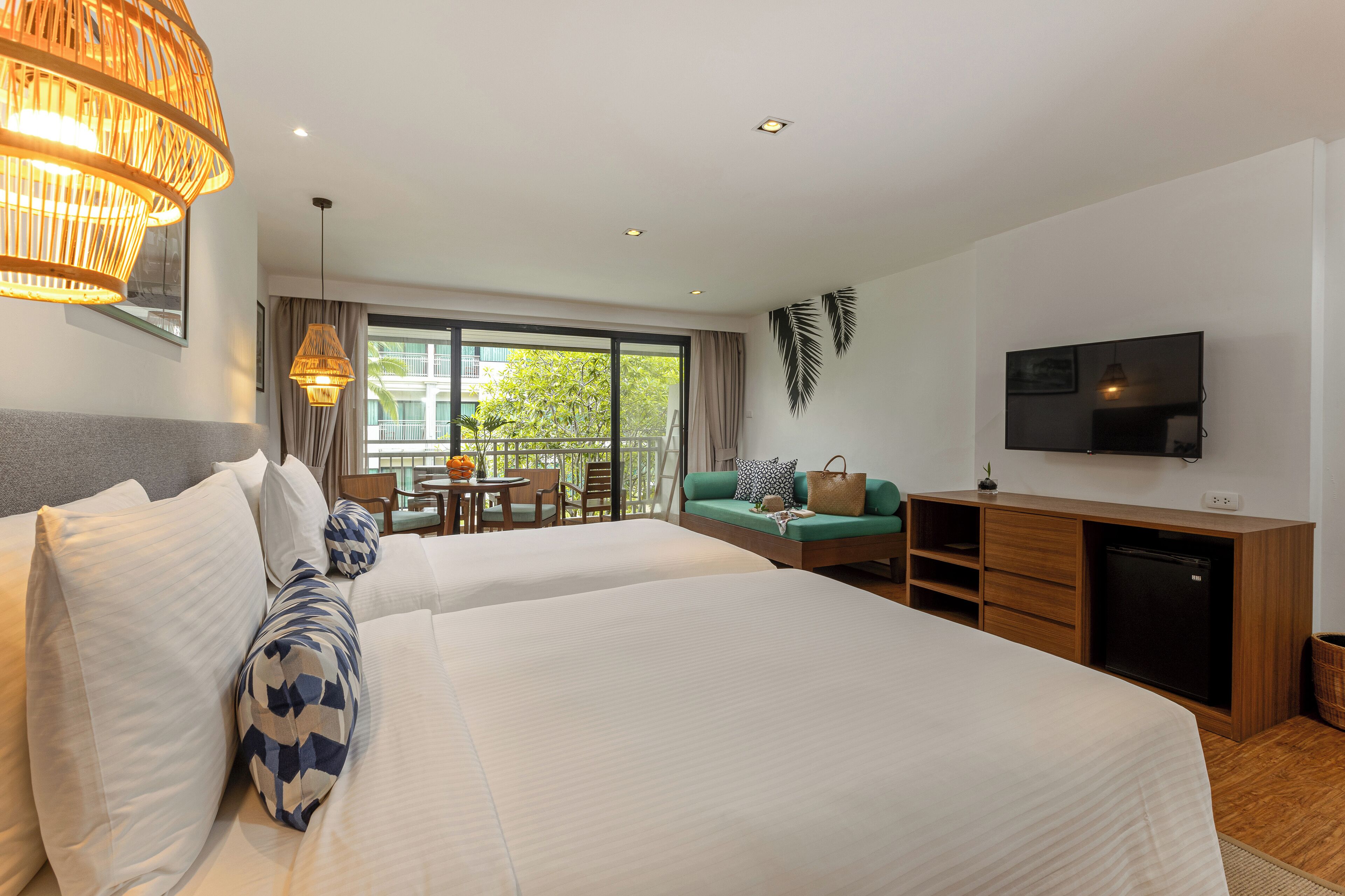 In-room safe, laptop workspace, blackout drapes, iron/ironing board