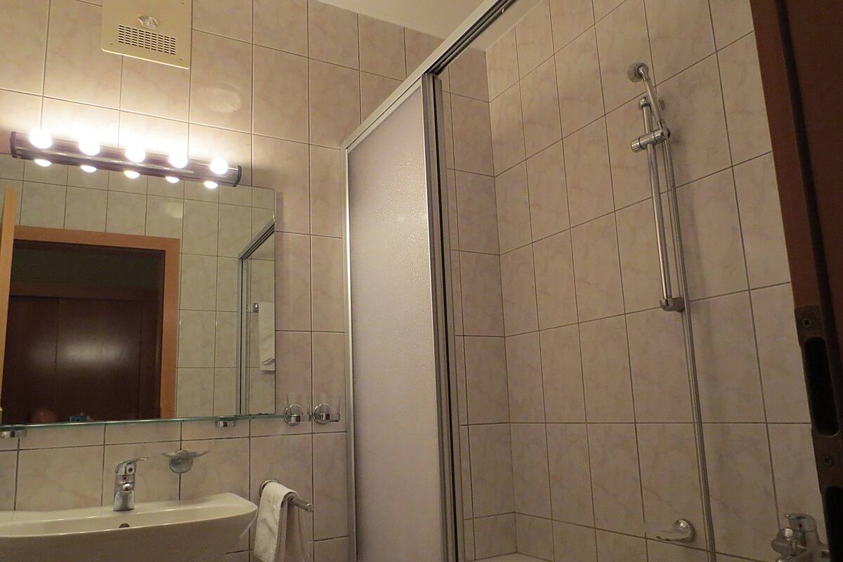 triple room | bathroom | hair dryer, bathrobes, towels