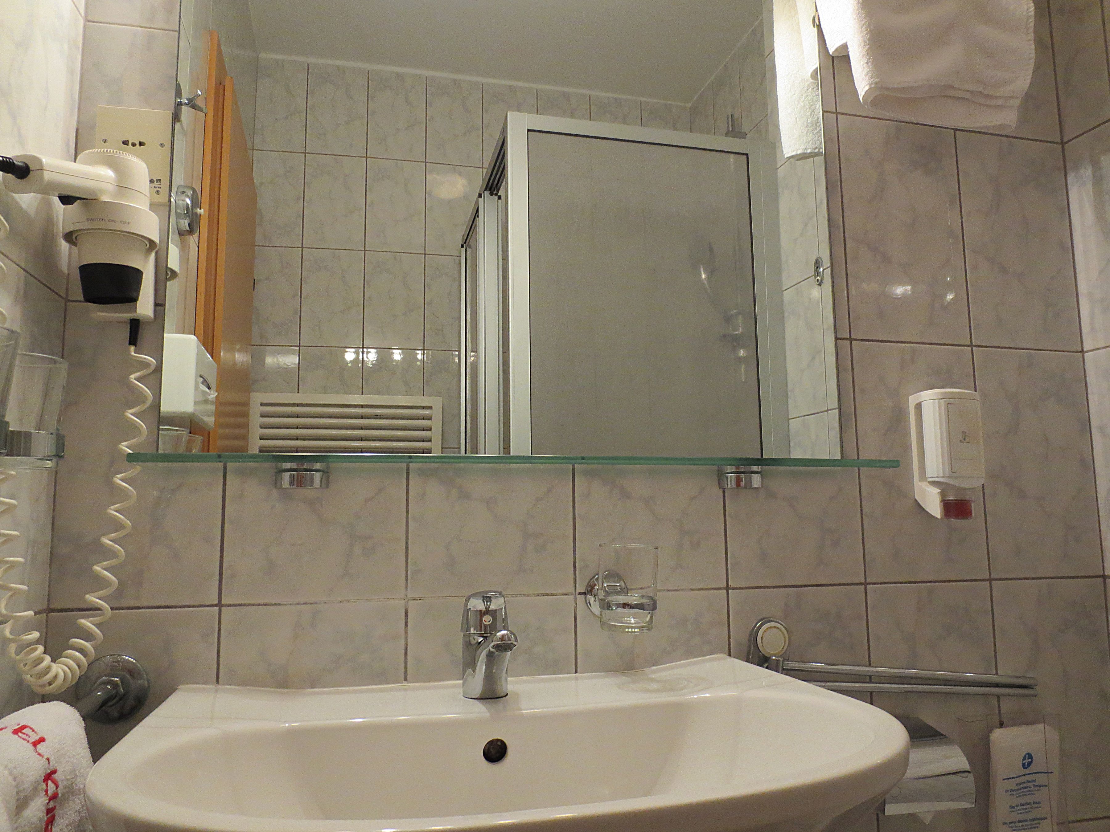 triple room | bathroom sink