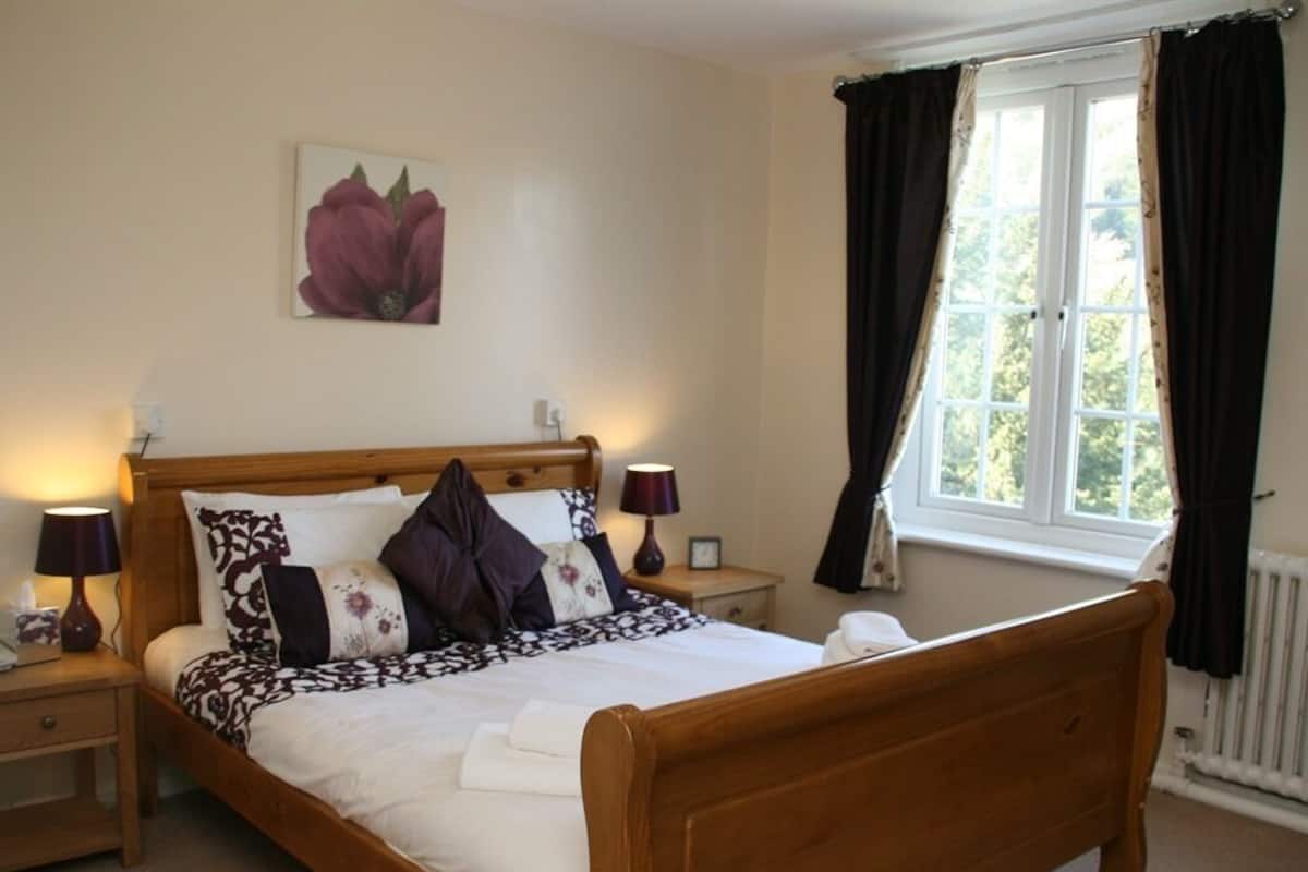 Standard Double Room, Ensuite | Iron/ironing board (on request), free WiFi, bed sheets