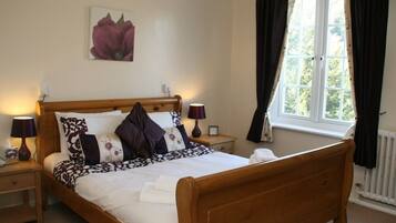 Classic Double Room | Iron/ironing board, free WiFi, bed sheets