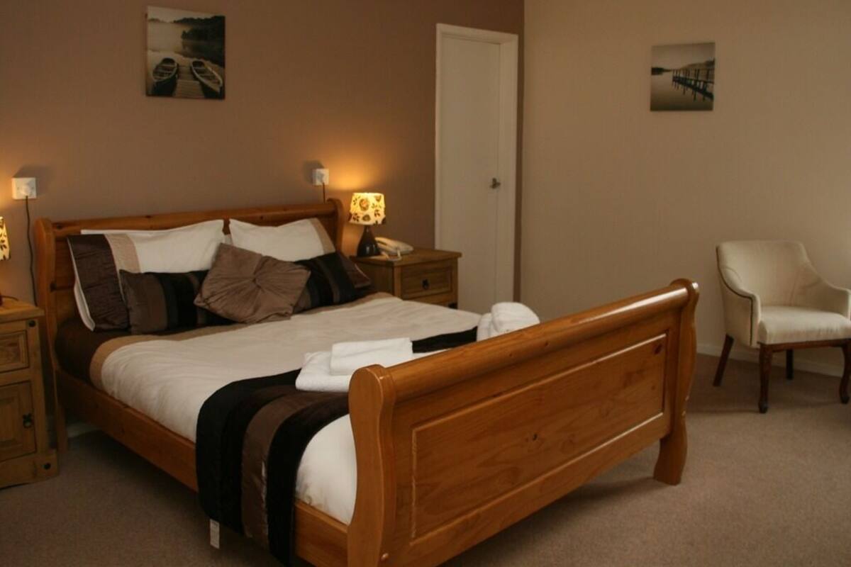 King Room | Iron/ironing board (on request), free WiFi, bed sheets
