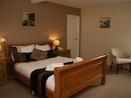 King Room | Iron/ironing board, free WiFi, bed sheets