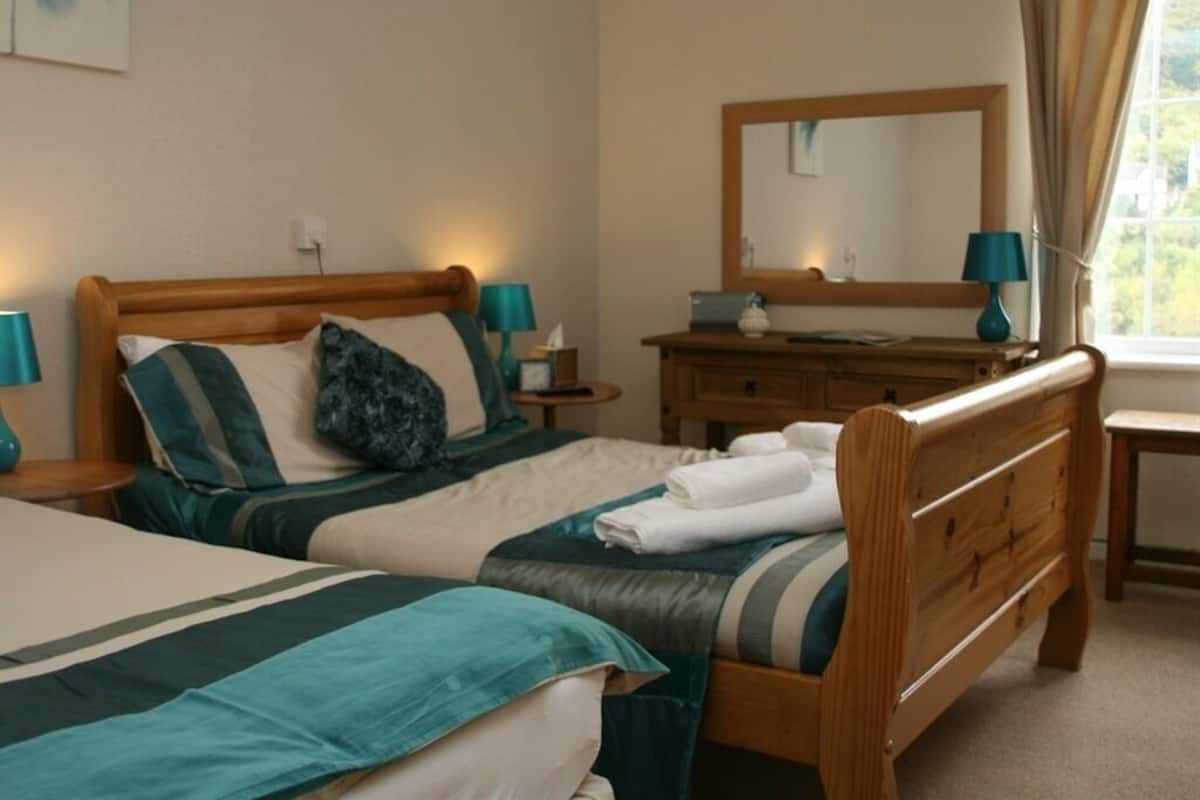 Standard Double Room, Ensuite, Garden View (and Sofa Bed) | Iron/ironing board (on request), free WiFi, bed sheets