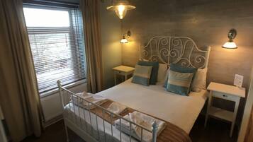 Double Room, Ensuite | Egyptian cotton sheets, individually decorated, individually furnished
