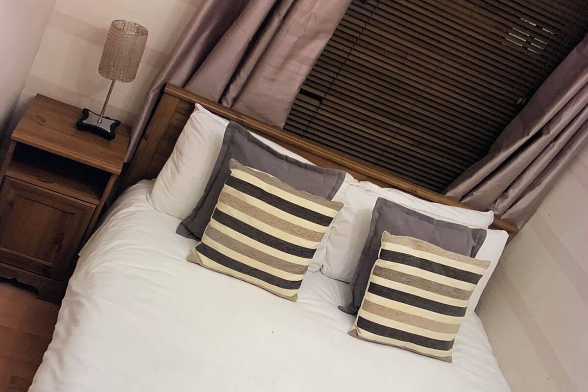 Phòng đơn, phòng tắm dùng chung (Small Room) | Bộ trải giường bằng vải cotton Ai Cập, trang trí khác biệt 