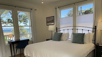 Deluxe Room, 1 King Bed, Bay View | Premium bedding, iron/ironing board, free WiFi, bed sheets