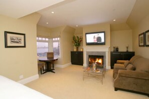 The Bay Room | Premium bedding, iron/ironing board, free WiFi, bed sheets - The Gables Inn - Sausalito (Sausalito)