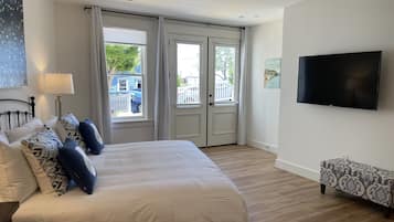 Deluxe Room, 1 King Bed | 1 bedroom, premium bedding, iron/ironing board, free WiFi