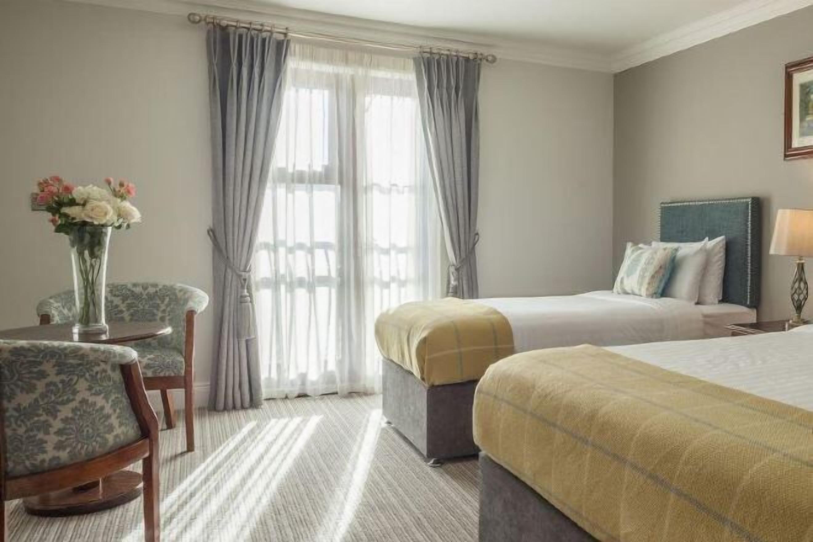 Premium bedding, in-room safe, desk, iron/ironing board