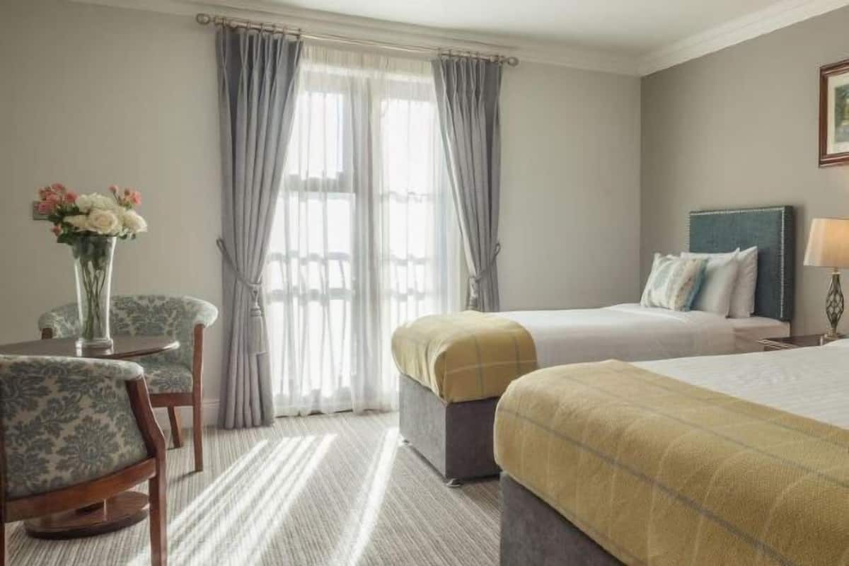 Premium bedding, in-room safe, desk, iron/ironing board