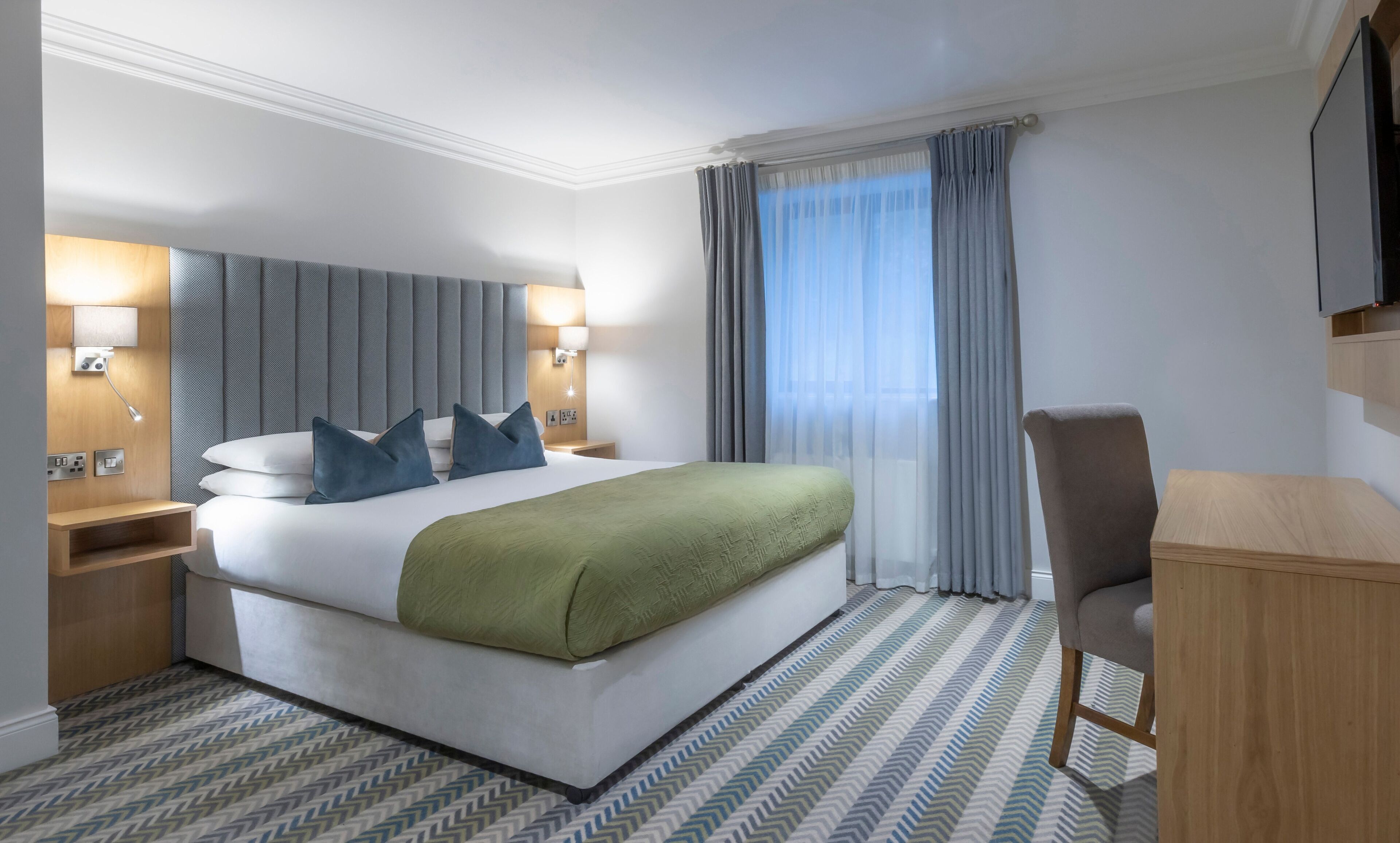 Premium bedding, in-room safe, desk, iron/ironing board