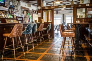 Bar (on property) - Killarney Heights Hotel (Killarney)