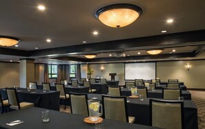Meeting facility - Executive Suites Hotel & Resort, Squamish (Squamish)