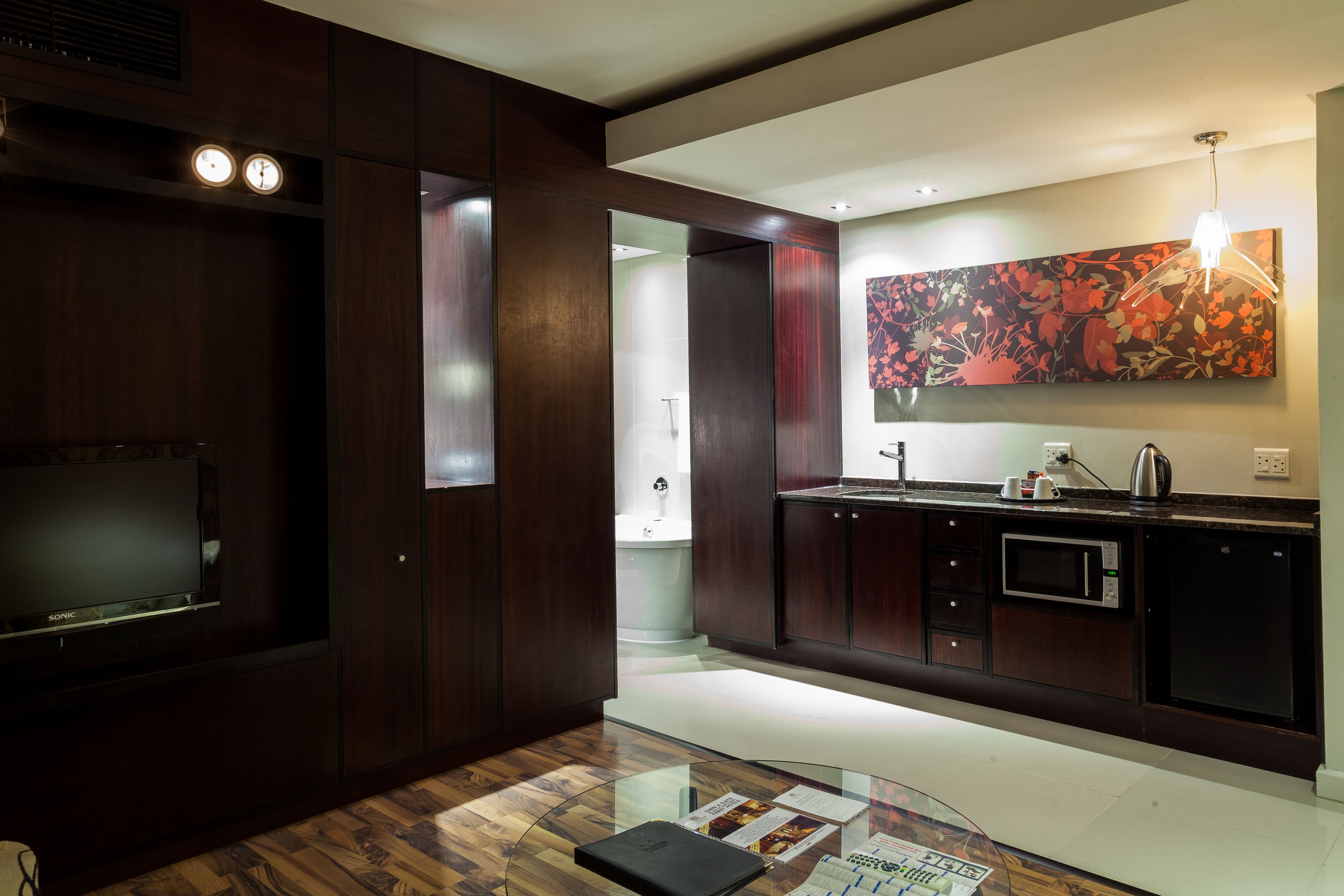 deluxe suite, 1 king bed | private kitchenette | fridge, microwave, coffee/tea maker, electric kettle