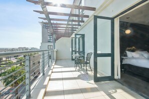 Executive suite, 1 kingsize bed, uitzicht op bergen | Balkon