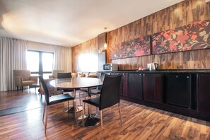 Suite, 3 Bedrooms (34) | Living area | 42-inch LCD TV with satellite channels, TV - Colosseum Hotel (Cape Town)