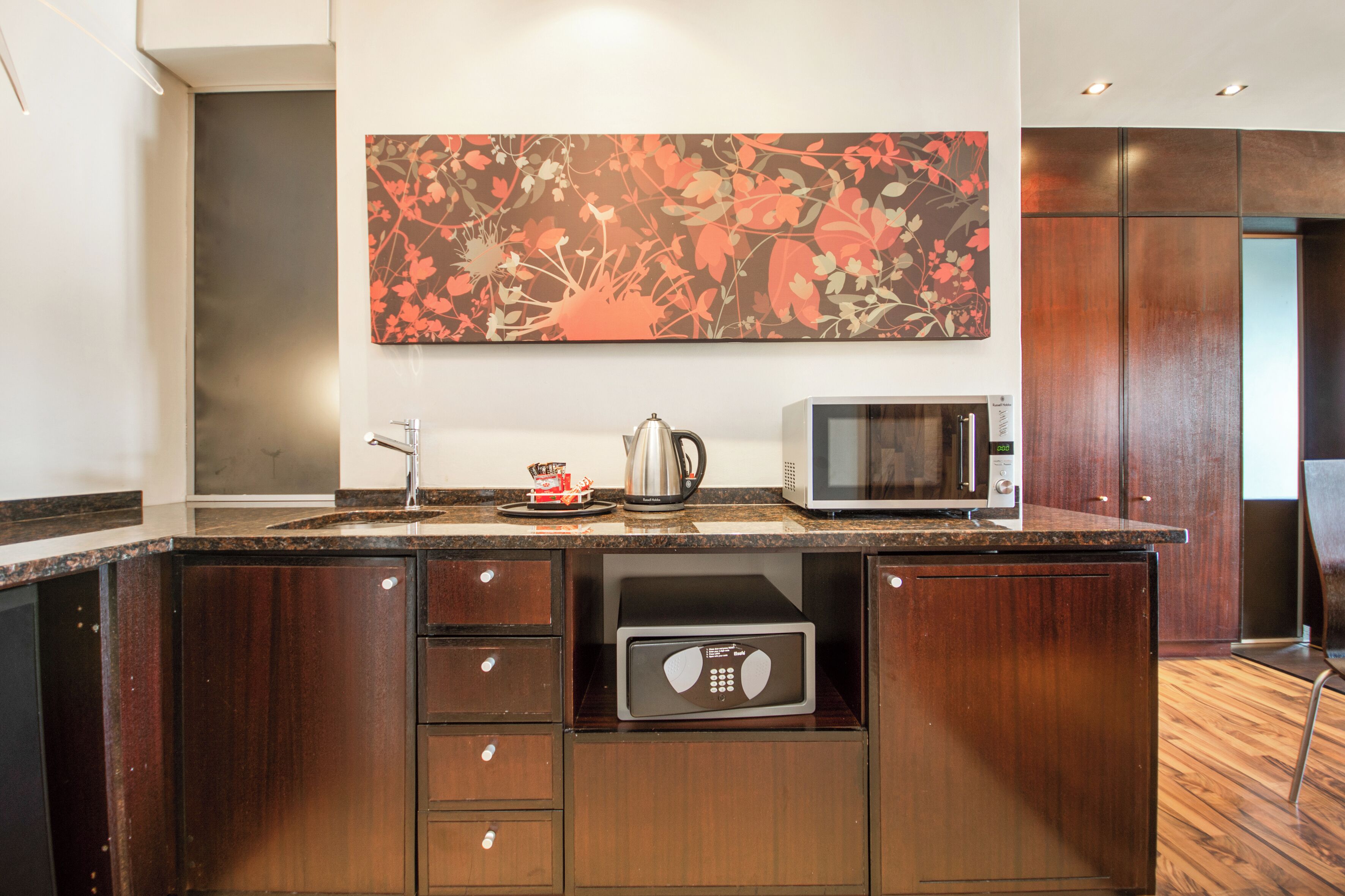 Suite, 2 habitaciones (36) | Cocina básica privada | Frigorífico, microondas, cafetera o tetera y hervidor eléctrico