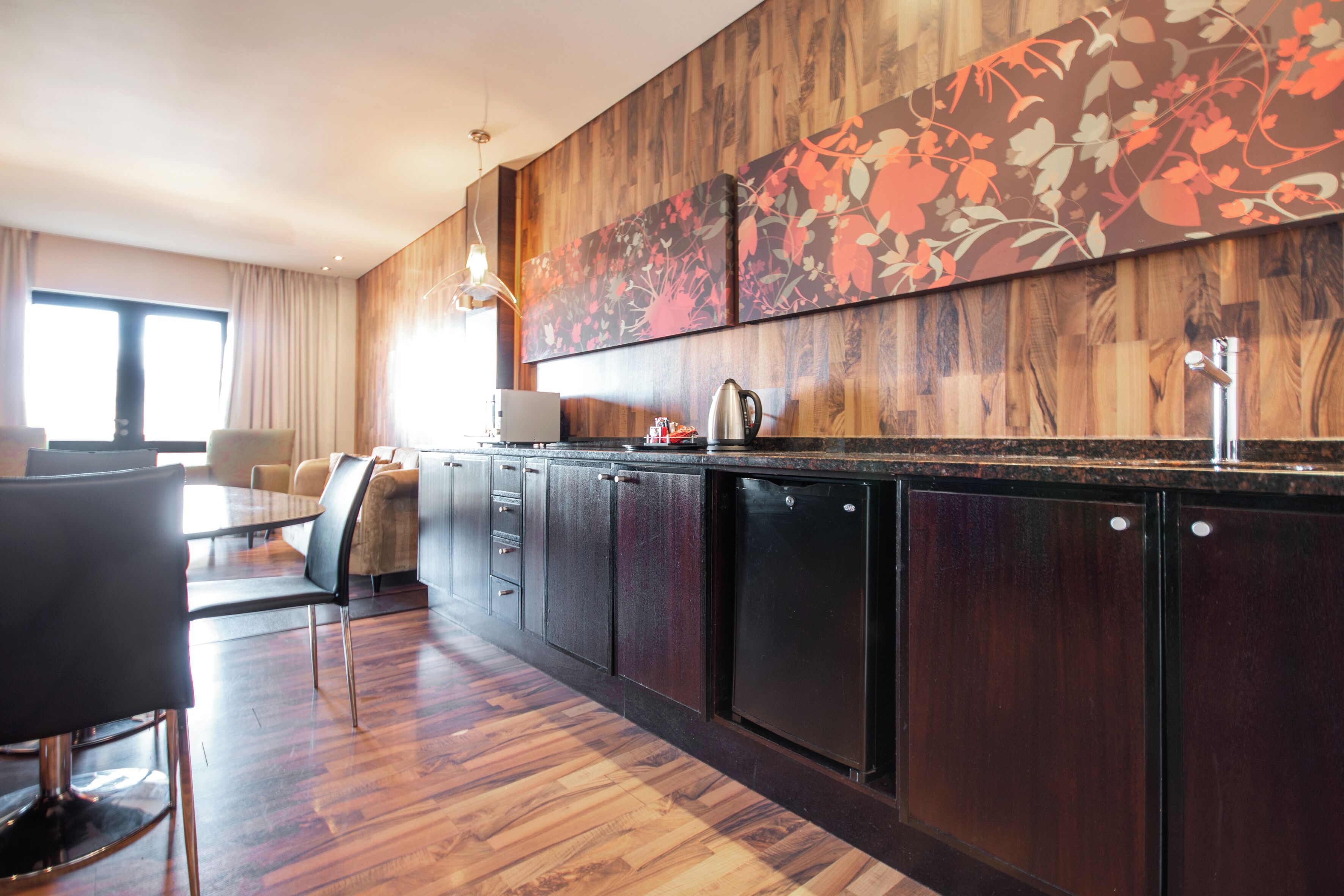Suite, 3 Bedrooms (34) | Private kitchenette | Fridge, microwave, coffee/tea maker, electric kettle