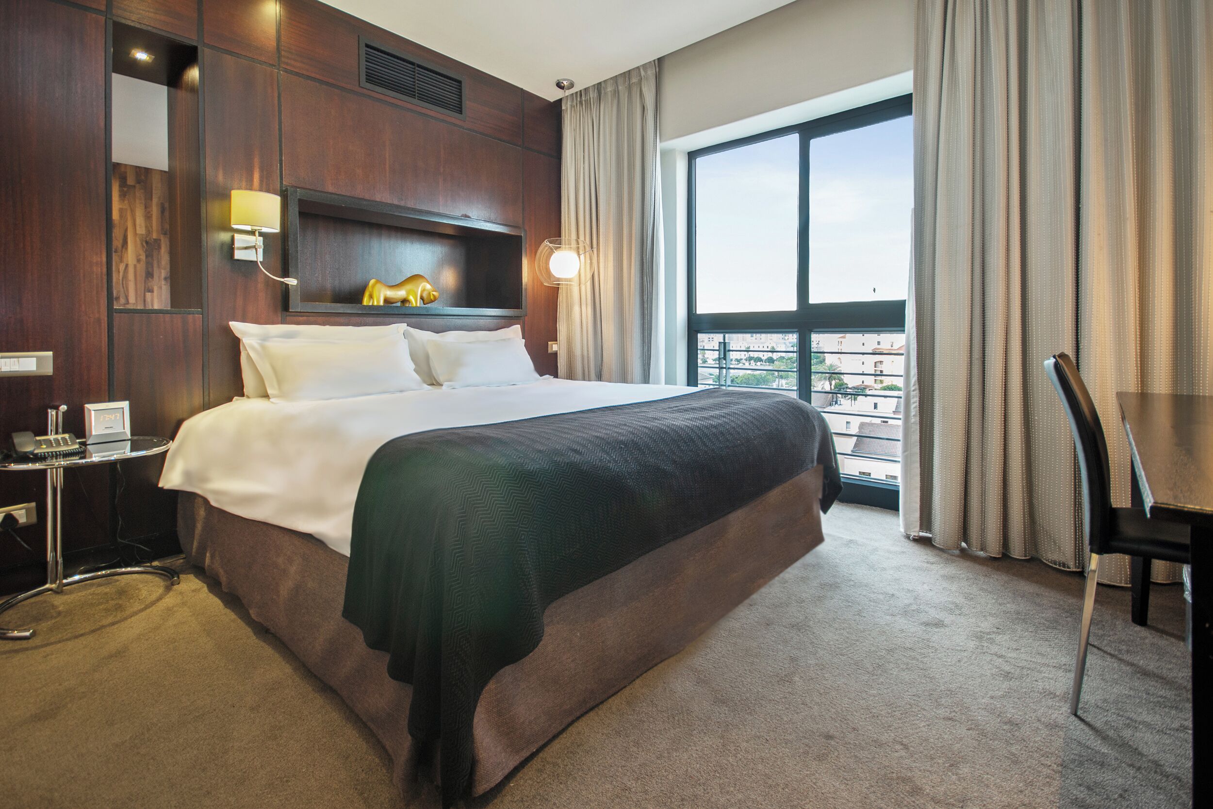 Deluxe Suite, 1 King Bed | Premium bedding, down duvets, pillow-top beds, in-room safe