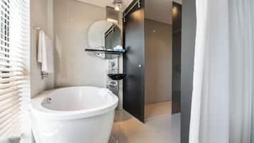 Family Suite | Bilik Mandi | Tab mandi, tab mandi rendaman dalam, kelengkapan dandanan diri percuma