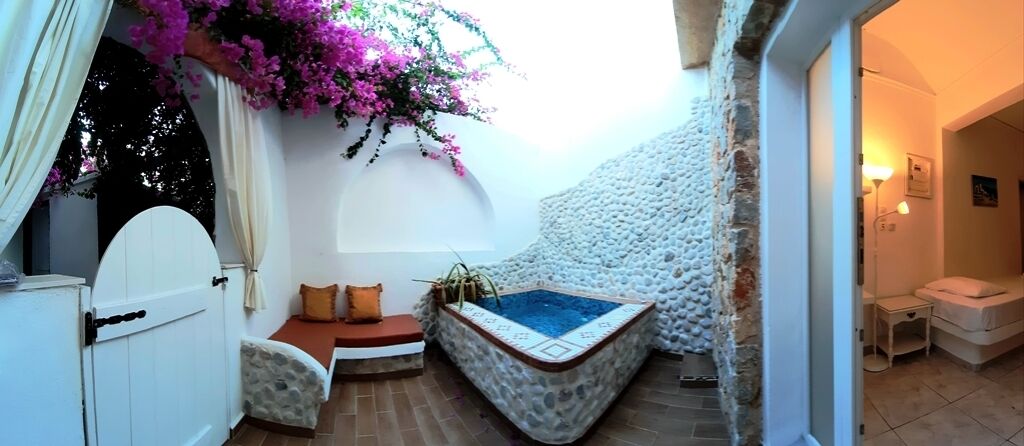 triple room with outdoor jacuzzi | terrace/patio