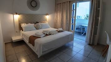 Junior Suite | In-room safe, iron/ironing board, free WiFi, bed sheets