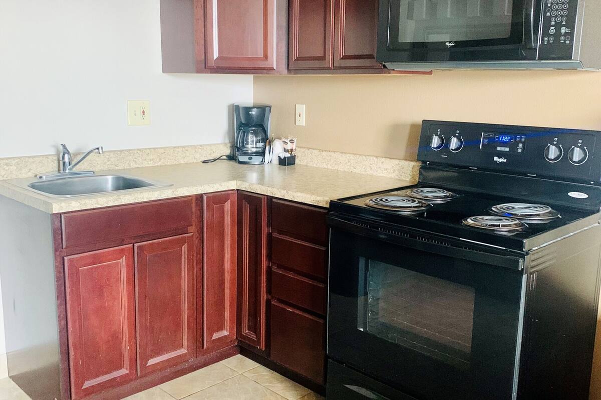 efficiency, studio suite, 1 king bed, non smoking | private kitchen | mini-fridge, microwave, coffee/tea maker, eco-friendly cleaning products