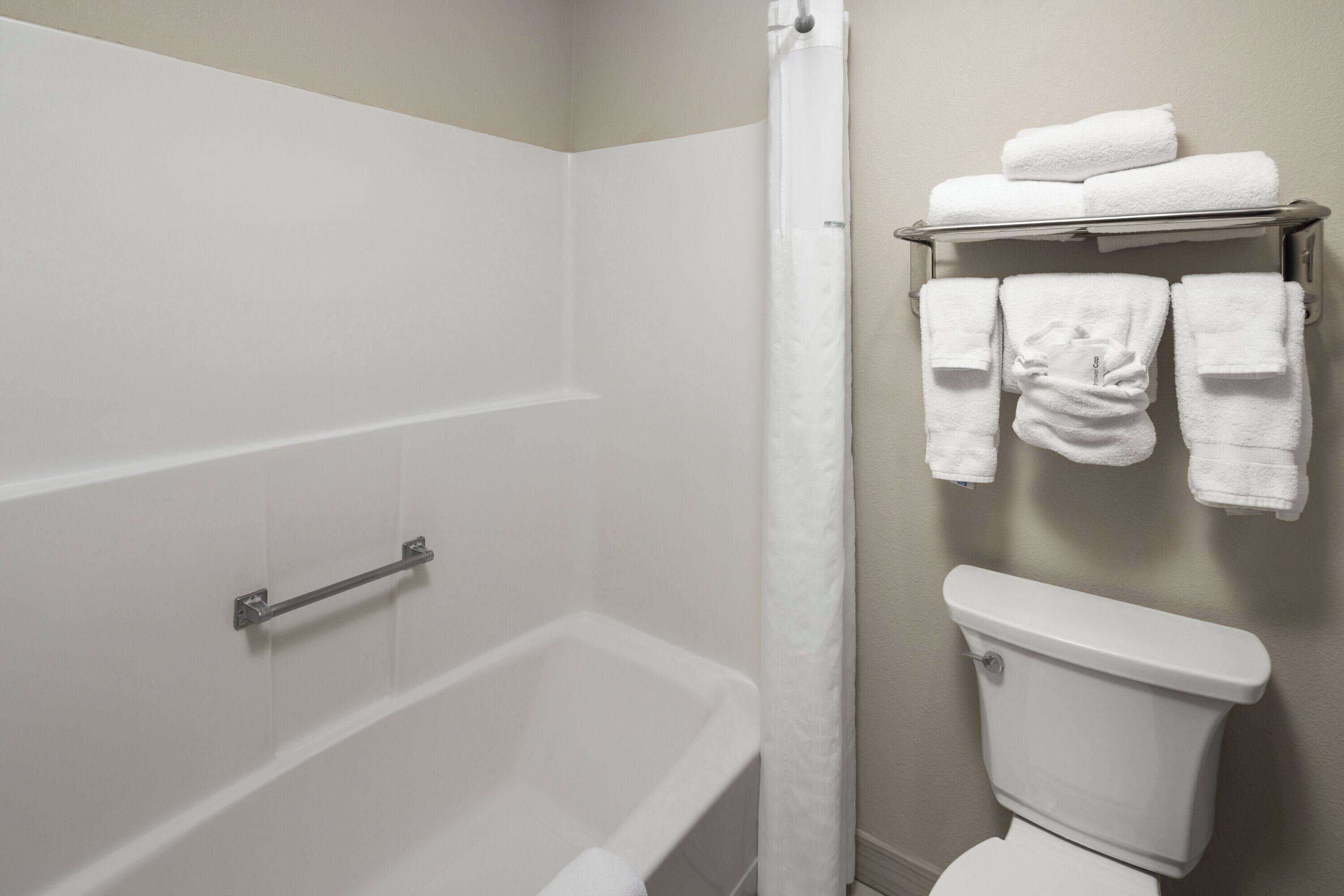 combined shower/bathtub, eco-friendly toiletries, hair dryer, towels