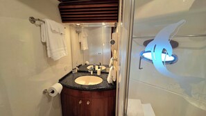 Ocean Escape | Bathroom