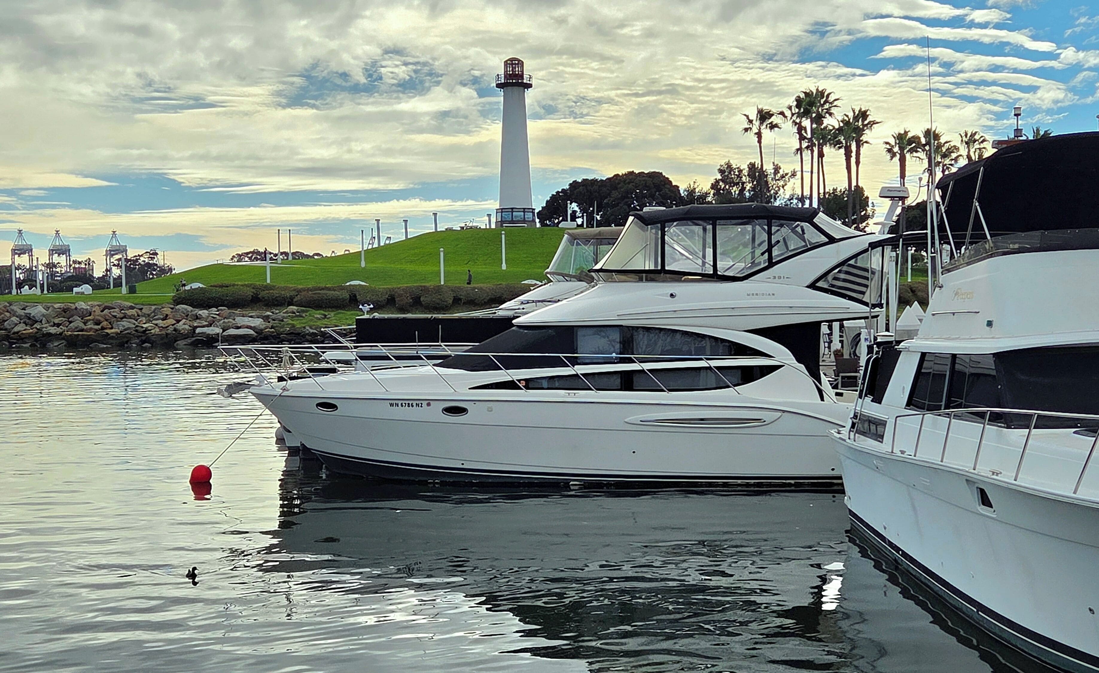 Tabla de planchar con plancha, wifi gratis y ropa de cama 